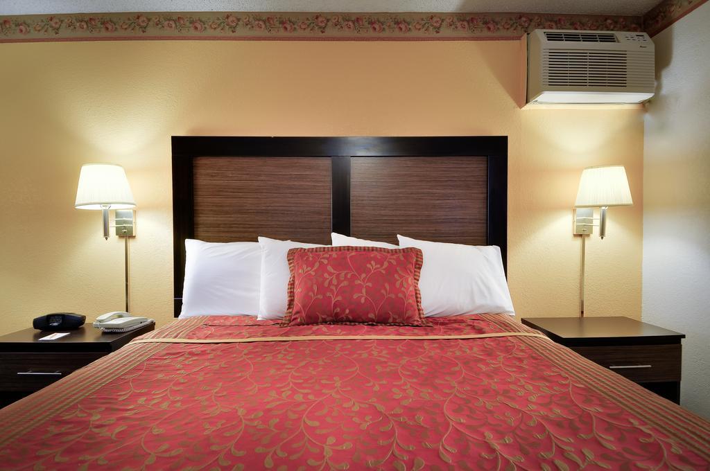 Vagabond Inn Сънивейл Екстериор снимка