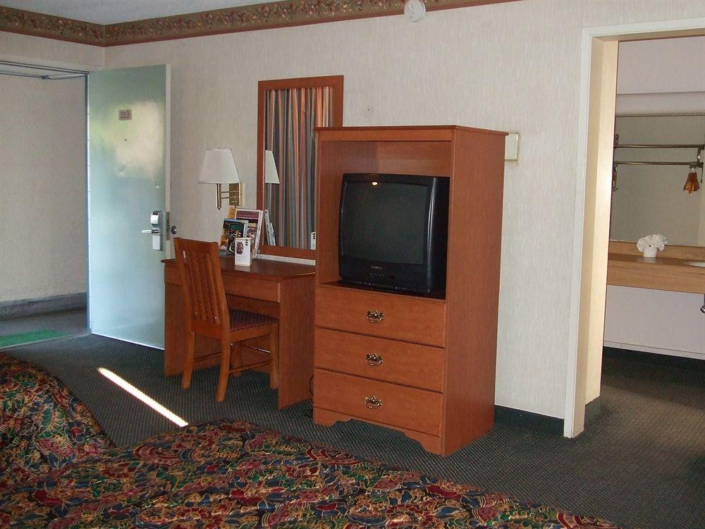 Vagabond Inn Сънивейл Екстериор снимка