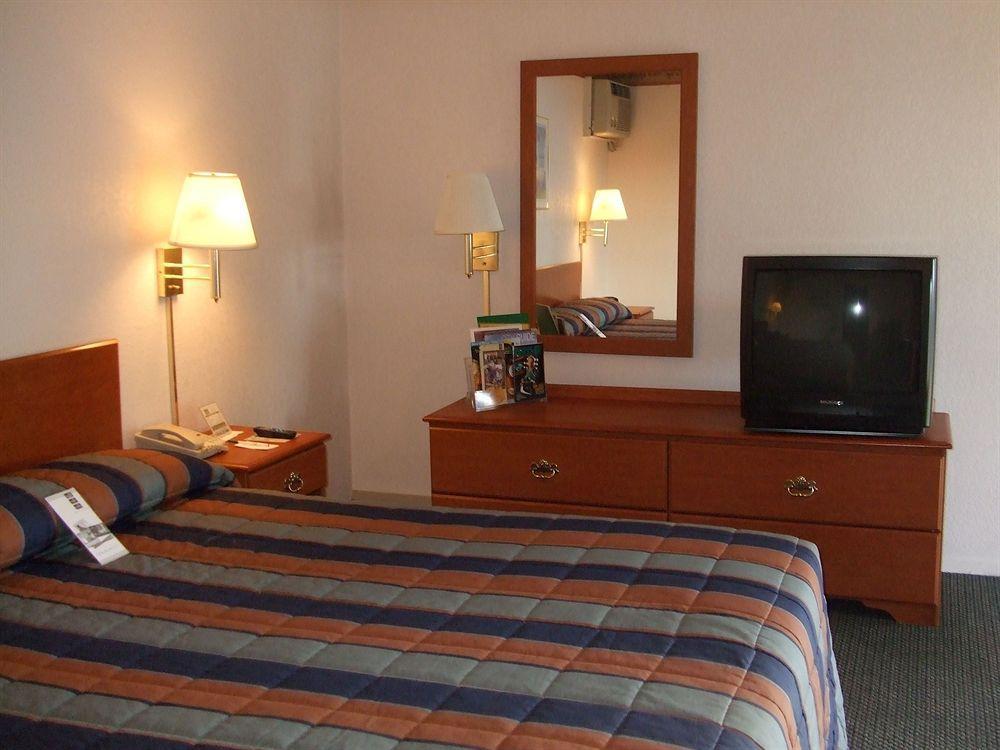 Vagabond Inn Сънивейл Екстериор снимка